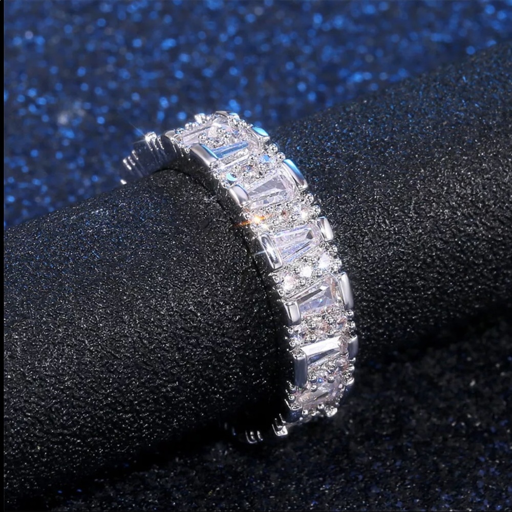 New Luxury 925 Silver Baguette Diamond Ring 💍 - Picture 5 of 6